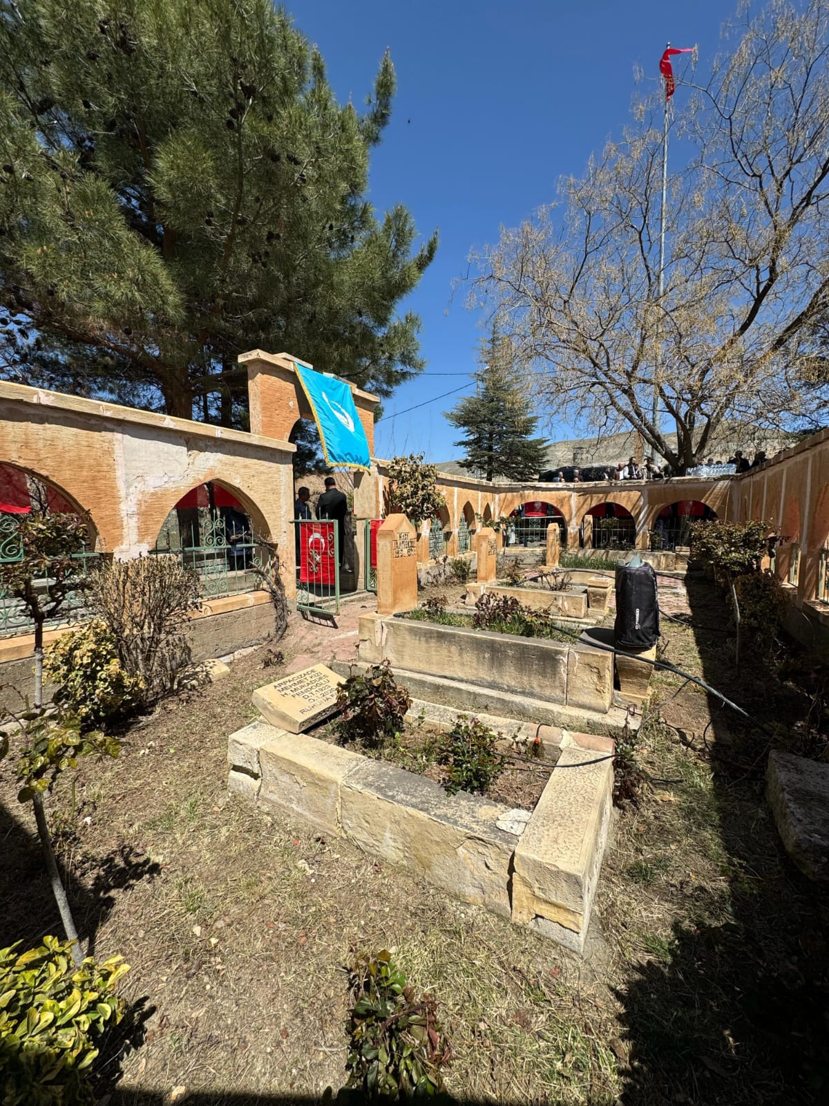 HAMİT FENDOĞLU MEZARI BAŞINDA ANILDI