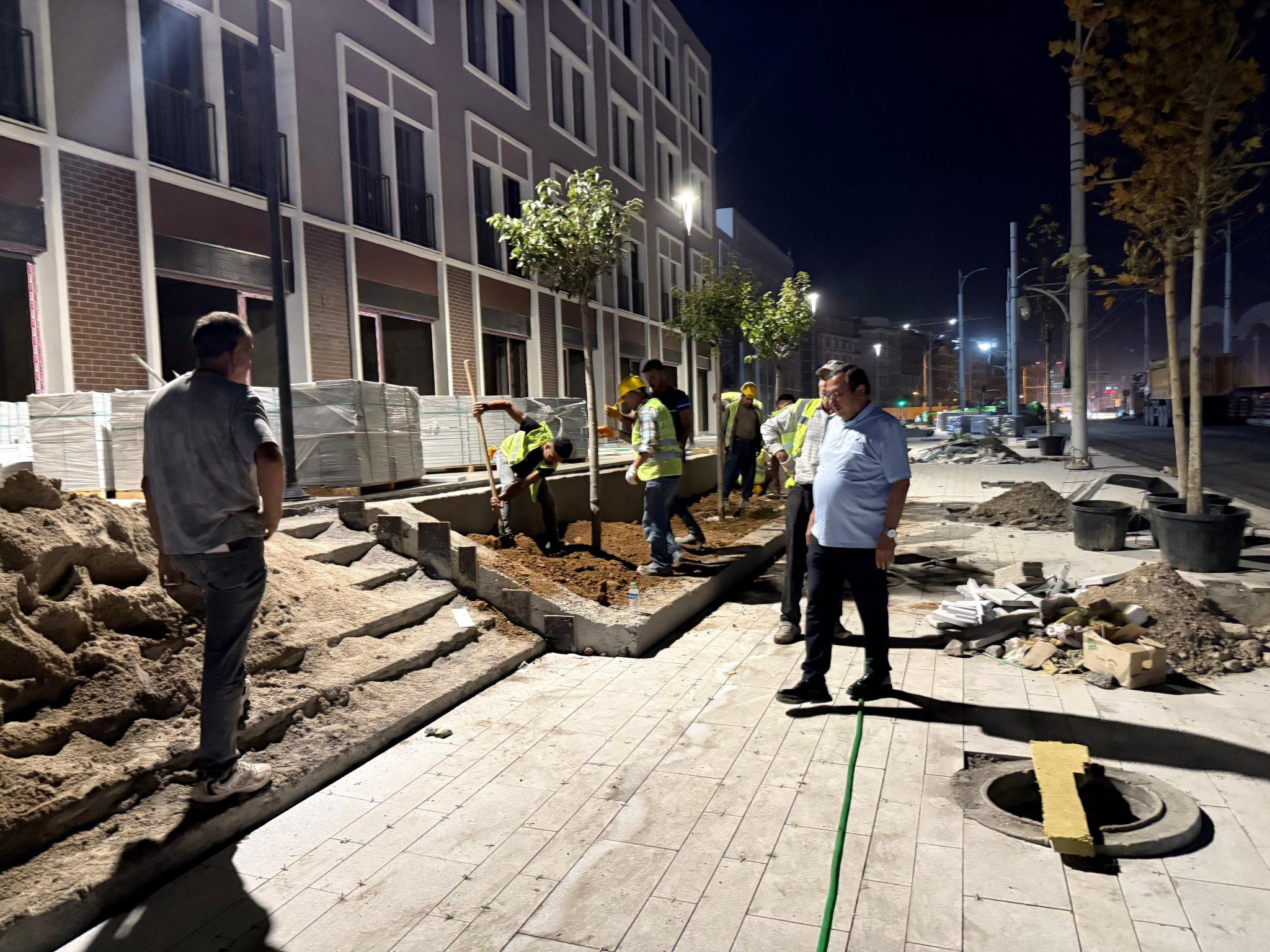 İl Başkanı Ali Bakan, Çarşı Merkezinde İncelemelerde Bulundu