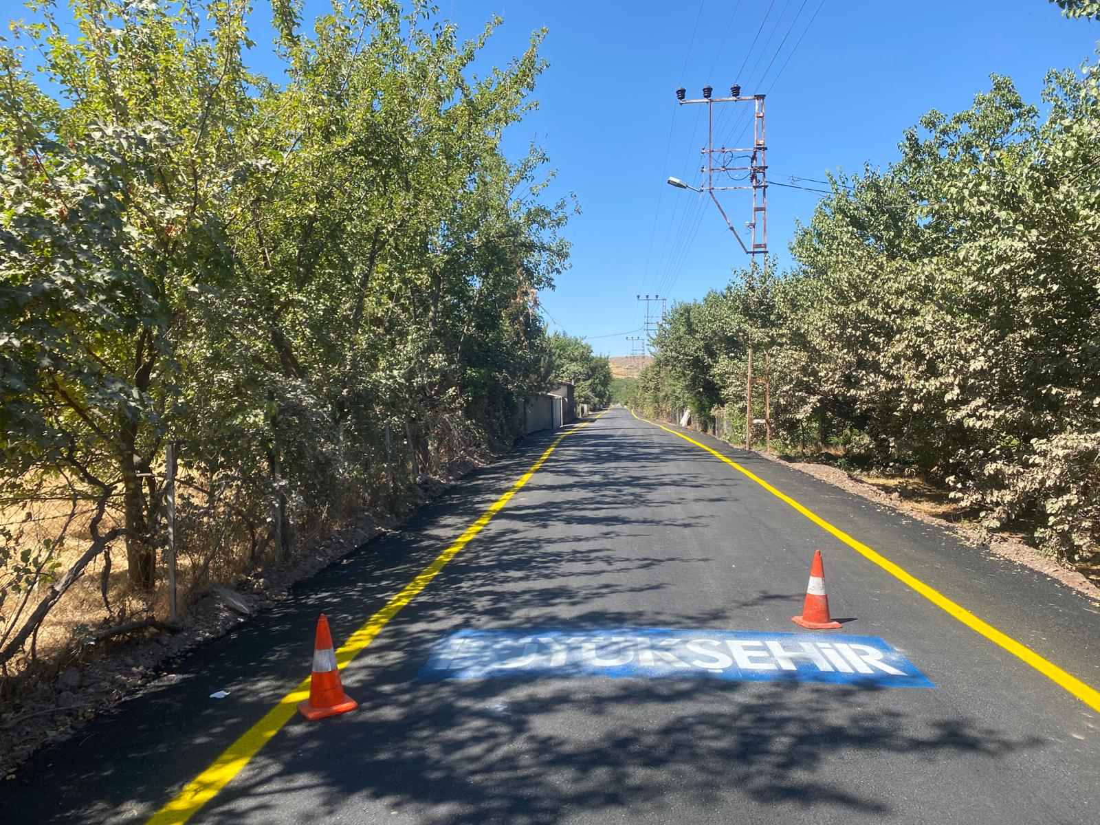 İLÇELERDE YOĞUN YOL VE ASFALT MESAİSİ