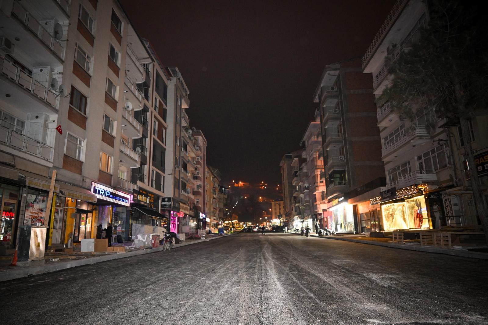 İnönü Caddesi Yeniden Trafiğe Açıldı, Fuzuli Caddesi de Asfaltlanıyor