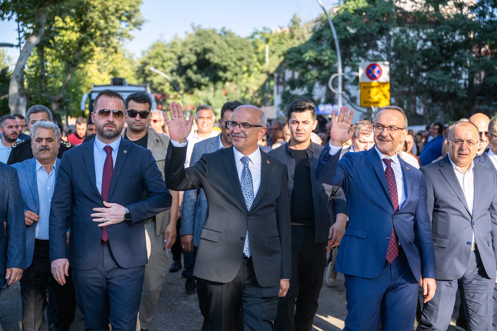 KAYISI FESTİVALİ KORTEJ YÜRÜYÜŞÜ COŞKUYLA YAPILDI