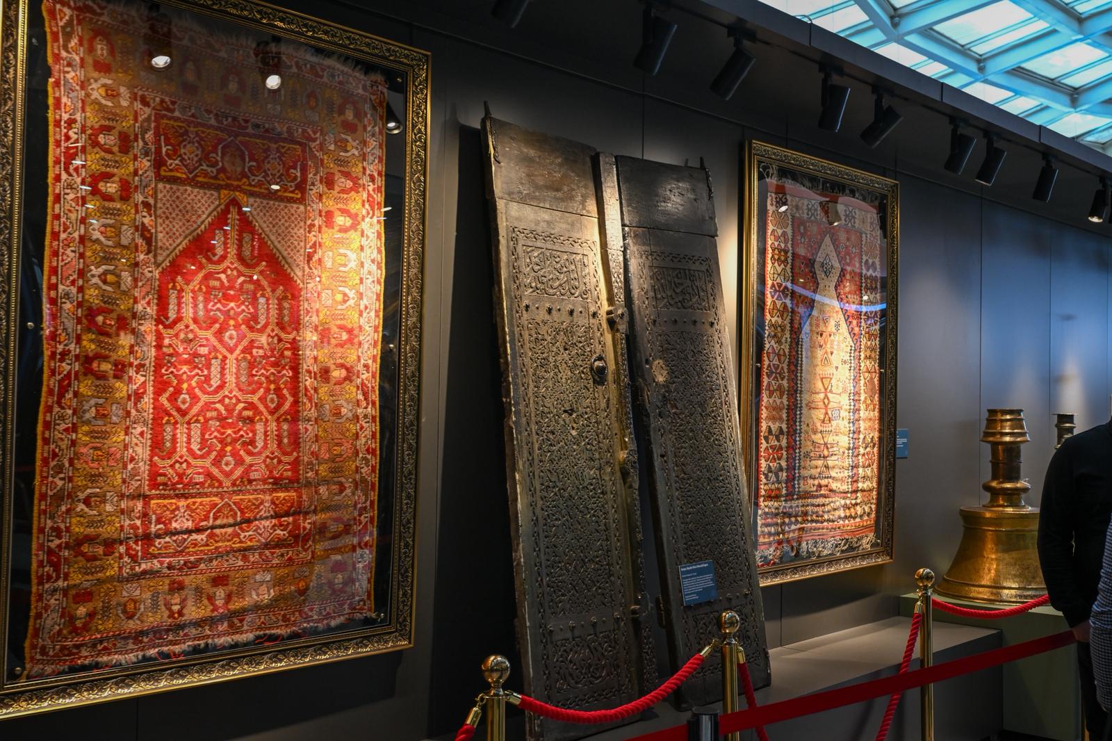 KUTSAL EMANETLER VE  VAKIF ESERLERİ SERGİSİ’NE YOĞUN İLGİ