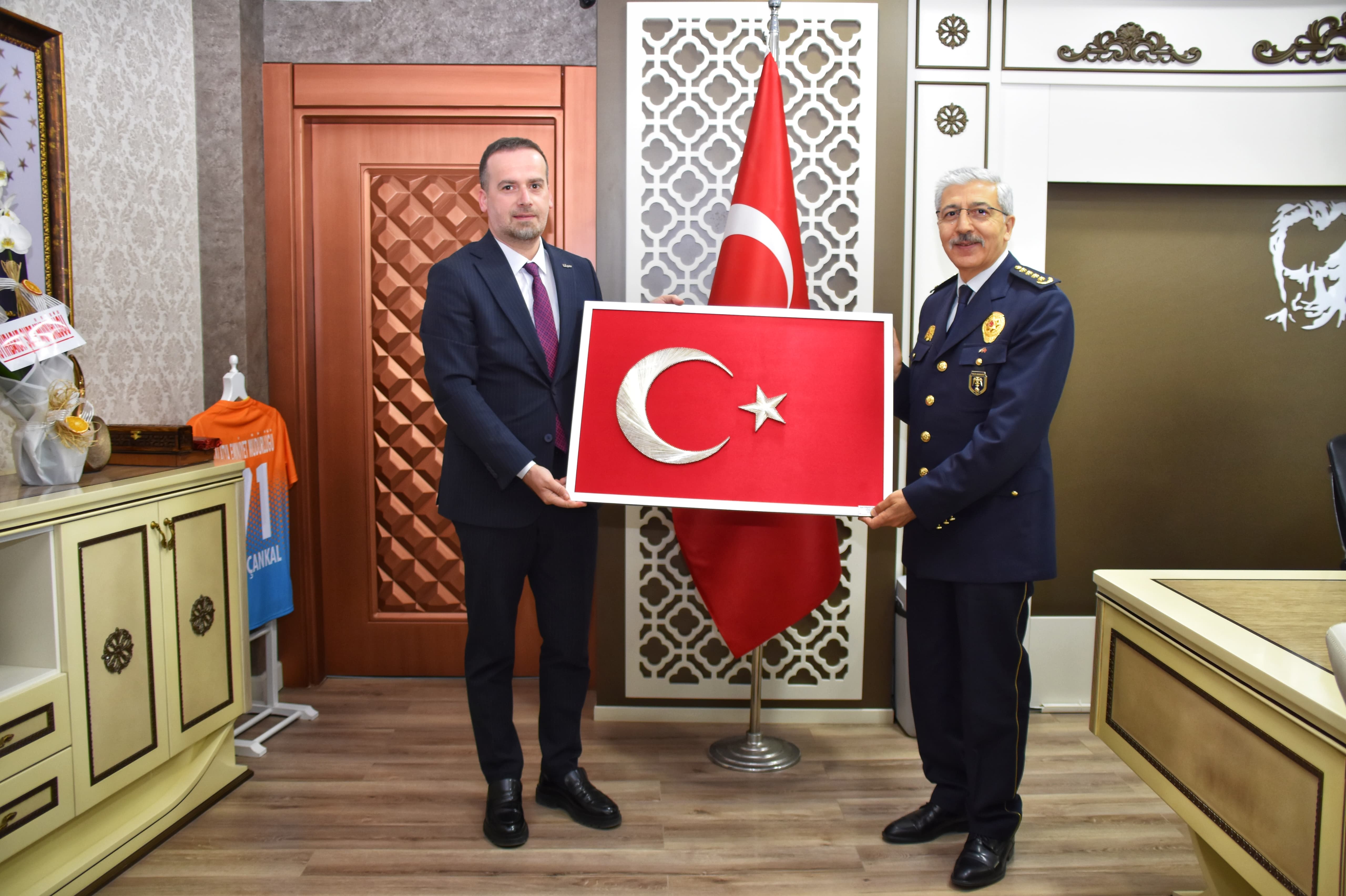 MAGİNDER Ve Polis Teşkilatı Derneği'nden POLİS Haftası'nda Duygusal Ziyaret