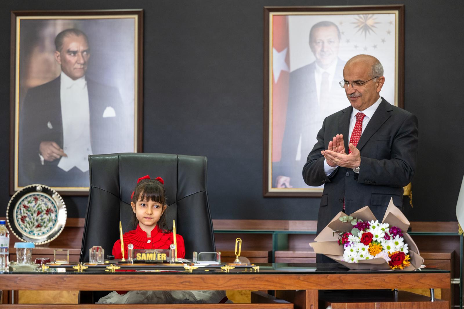 MALATYA BÜYÜKŞEHİR BELEDİYE BAŞKANI SAMİ ER, KOLTUĞUNU ECE SAYAR'A DEVRETTİ