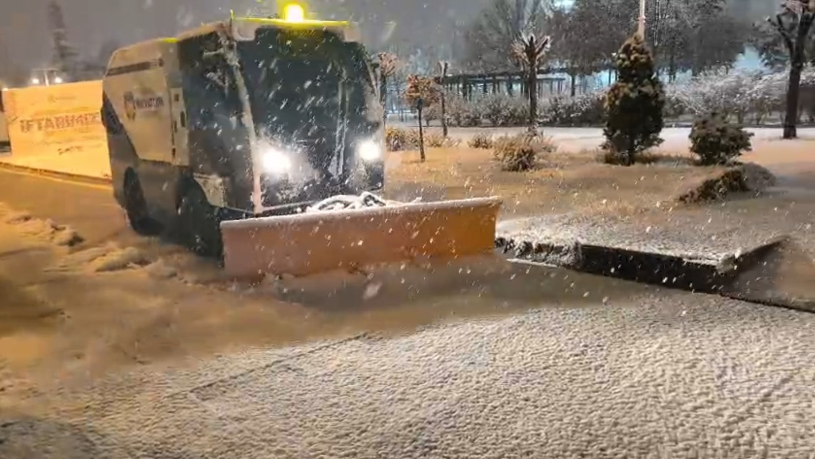 MALATYA BÜYÜKŞEHİR BELEDİYESİ KARLA MÜCADELEDE 7/24 SAHADA