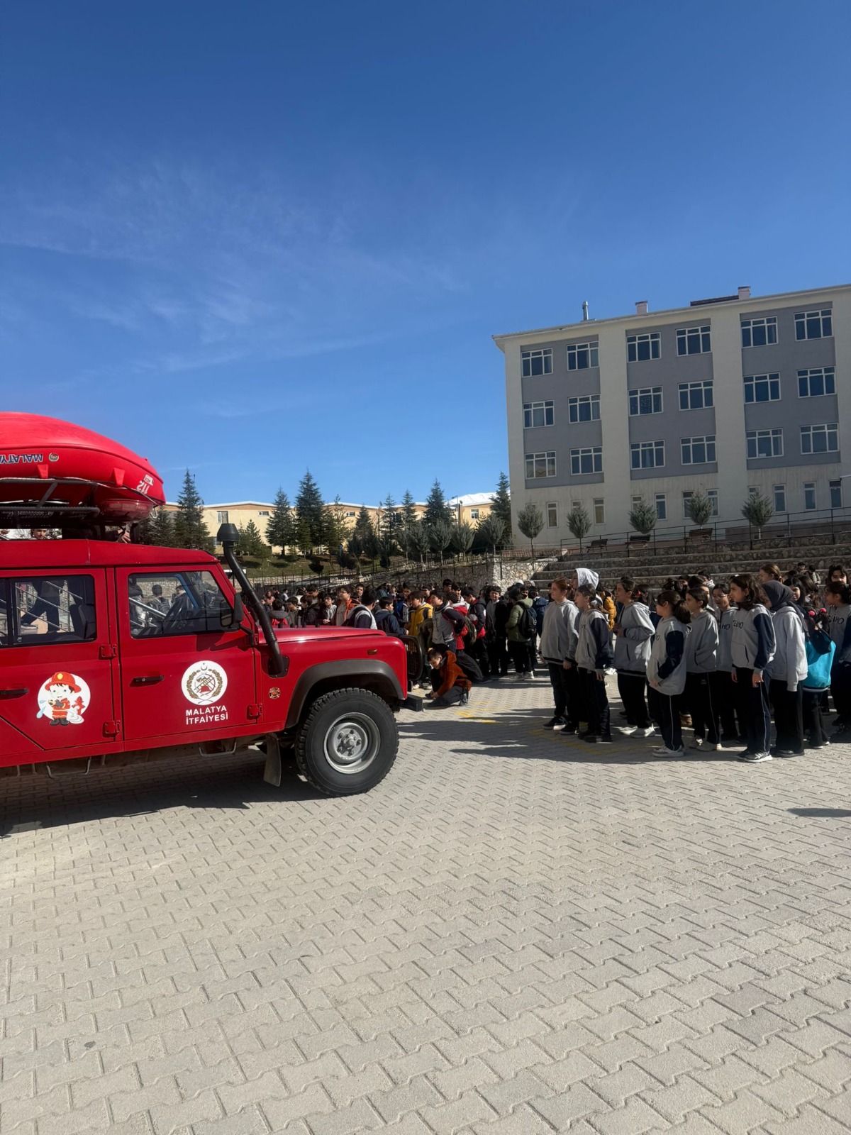 MALATYA BÜYÜKŞEHİR BELEDİYESİ’NDEN  ÖĞRENCİLERE DEPREM VE YANGIN BİLİNCİ EĞİTİMİ