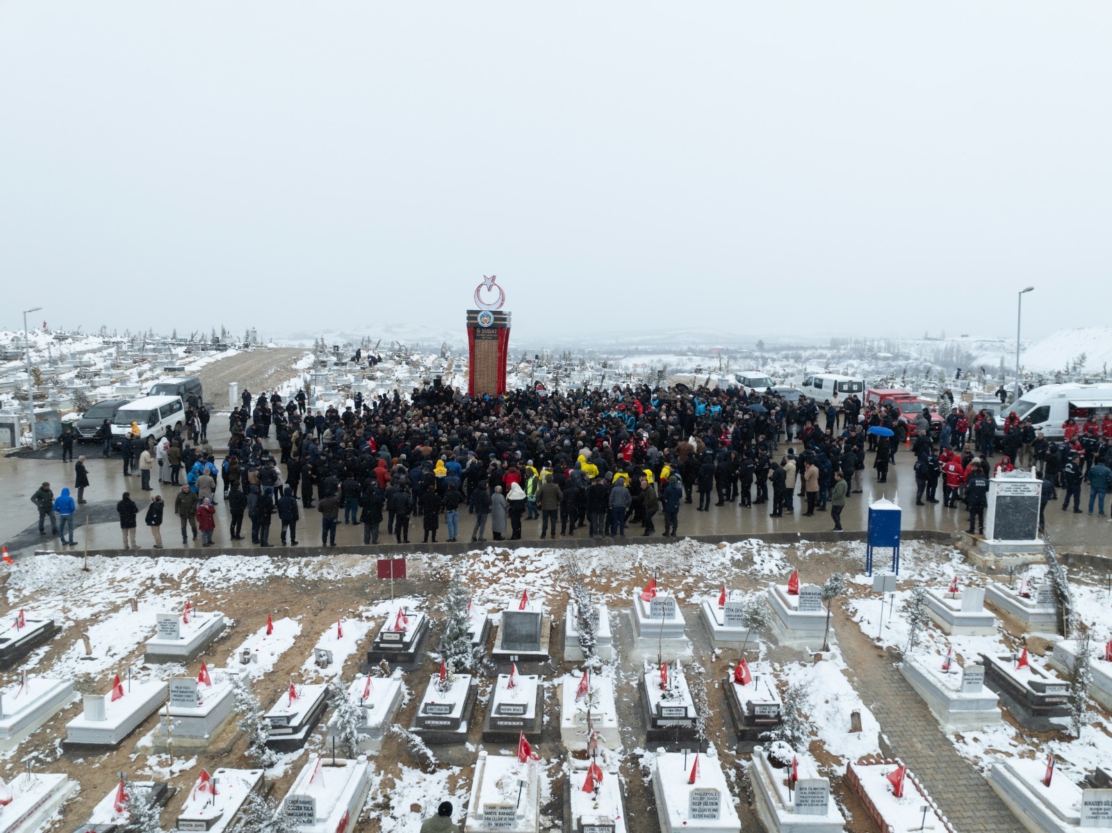 MALATYA’DA DEPREM ŞEHİTLERİ DUALARLA ANILDI