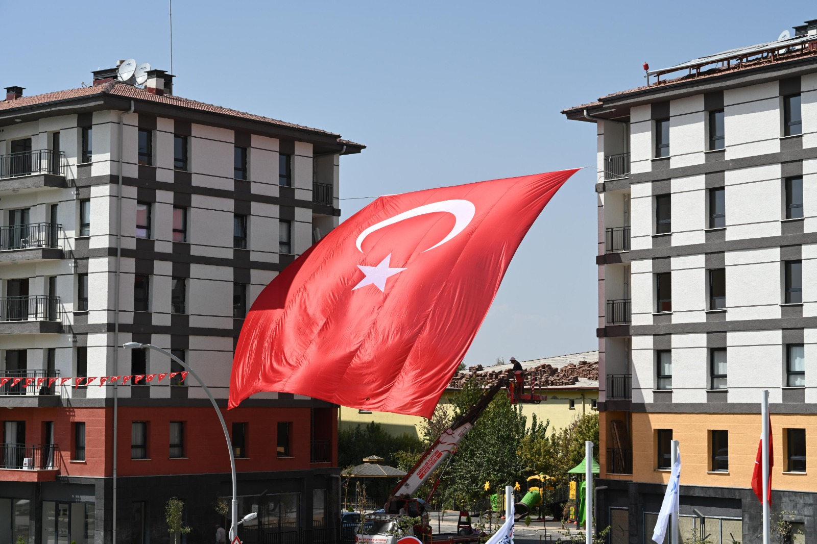 Malatya'da Depremzedelere Yeni Yuvaları Teslim Ediliyor