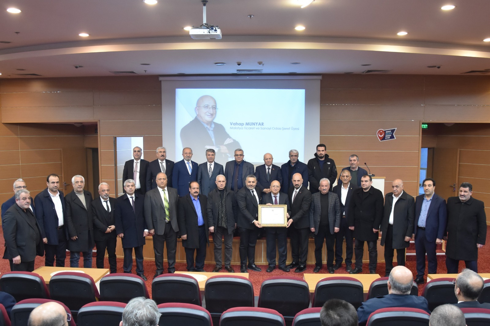 Malatya TSO’dan Vahap Munyar’a “Şeref Üyeliği Beratı”