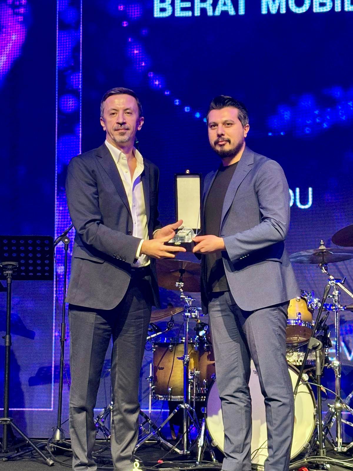 Malatyalı İş İnsanı Salih Tav'a "Fark Yaratan Müşteri Hizmet"Ödülü