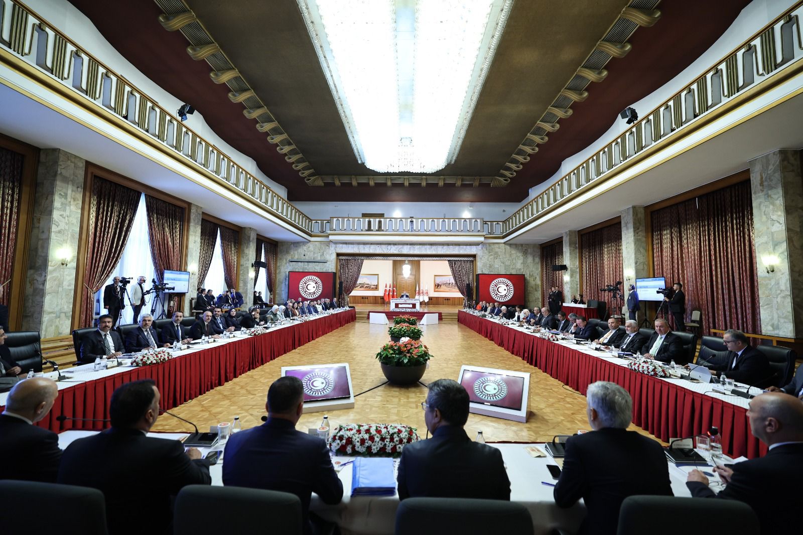 Meclis Komisyonu'nda Baro Başkanları Önerilerini Sundu