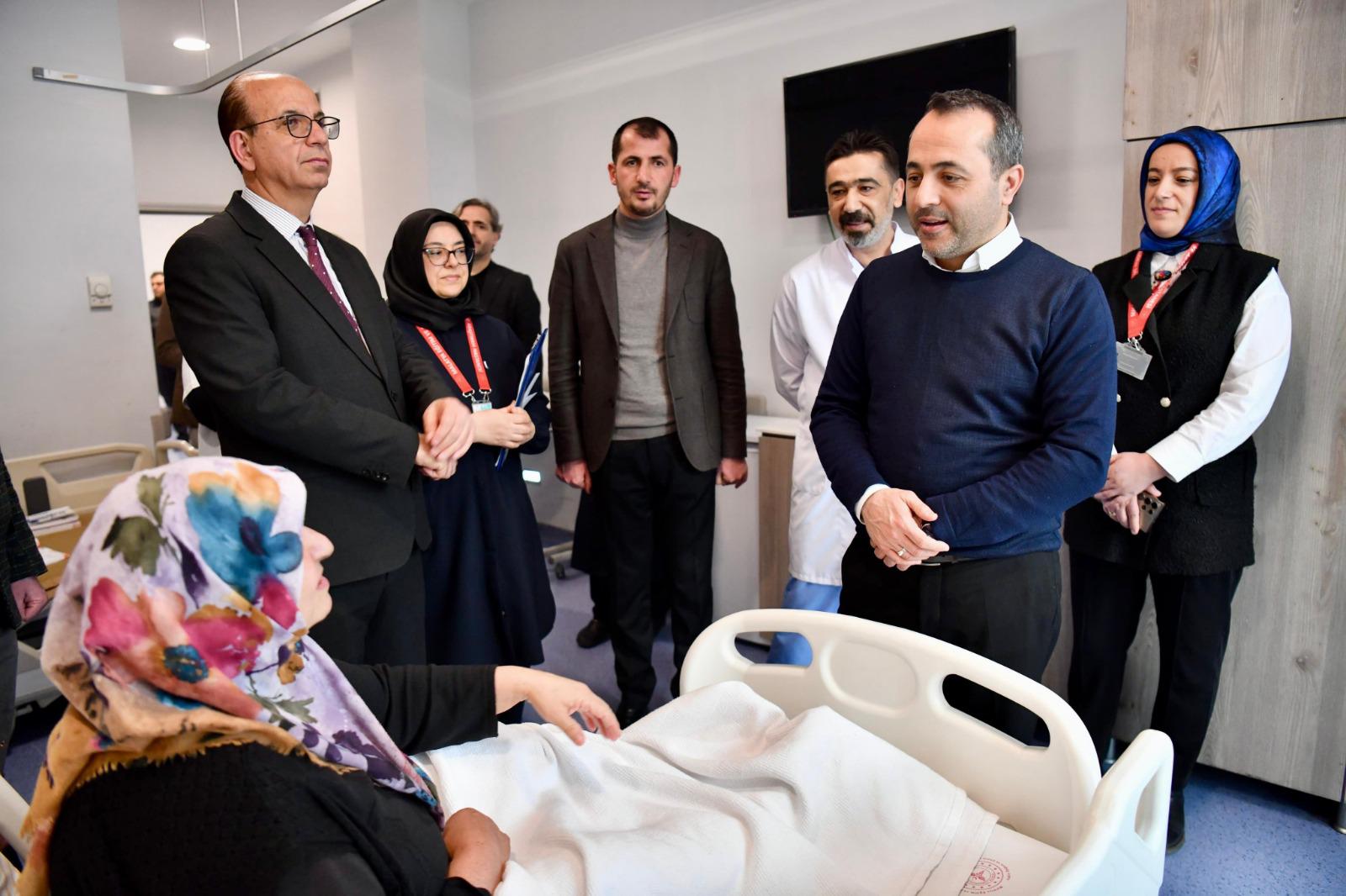 Milletvekili Babacan'dan Hastalara ve Sağlık Çalışanlarına Ziyaret