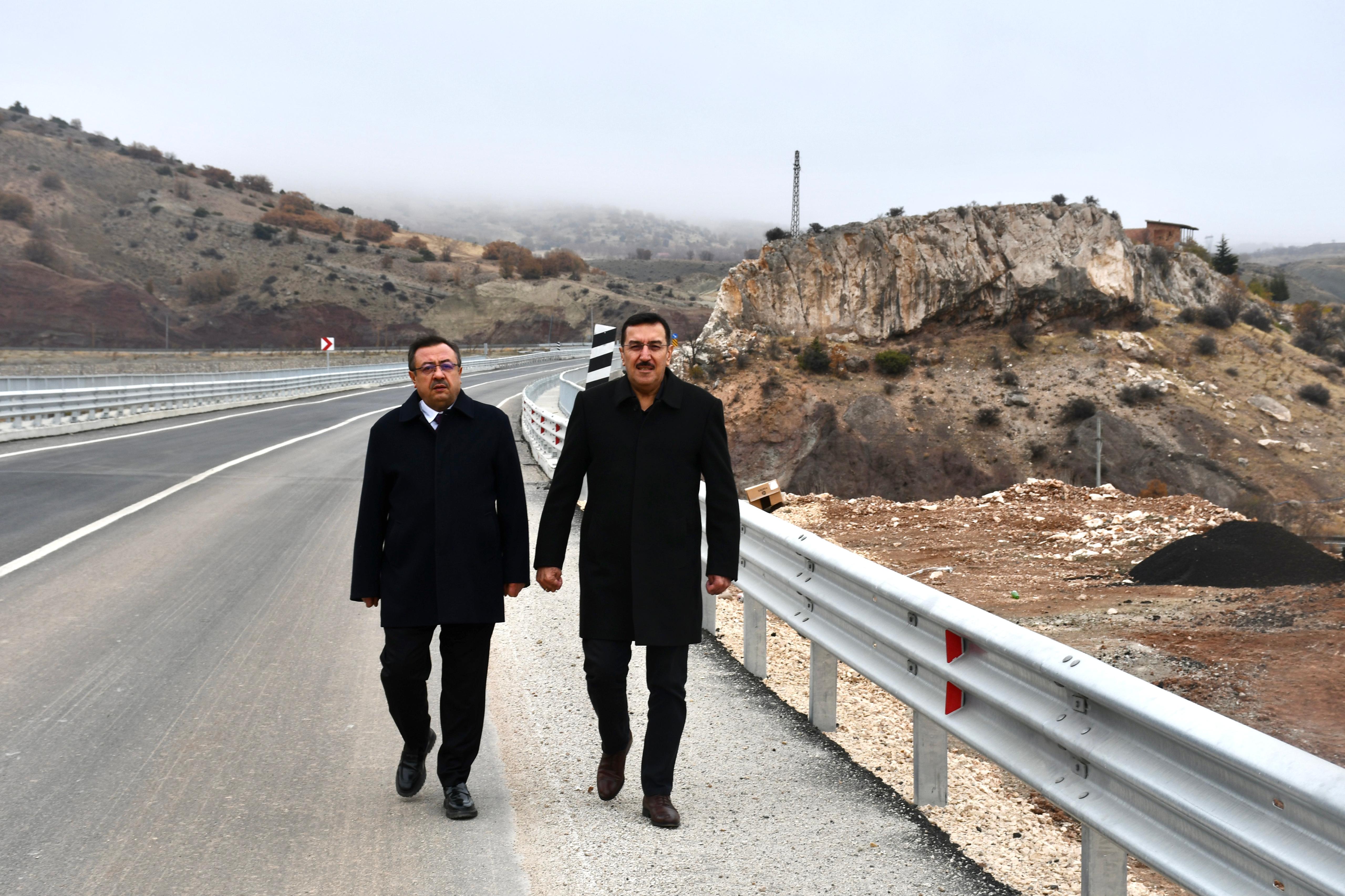 Milletvekili Bülent Tüfenkci Hekimhan-Kuluncak Bağlantı Yolu Köprüsü'nde İncelemelerde Bulundu