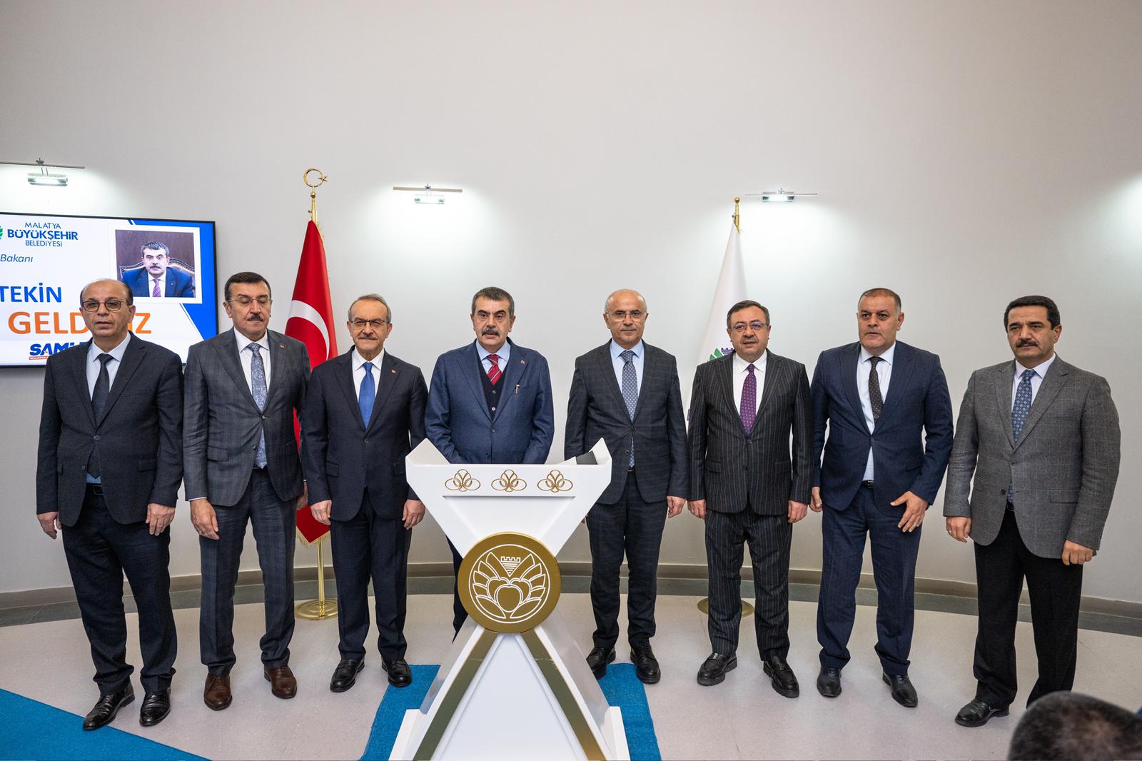 MİLLİ EĞİTİM BAKANI YUSUF TEKİN BÜYÜKŞEHİR BELEDİYE BAŞKANI SAMİ ER’İ MAKAMINDA ZİYARET ETTİ