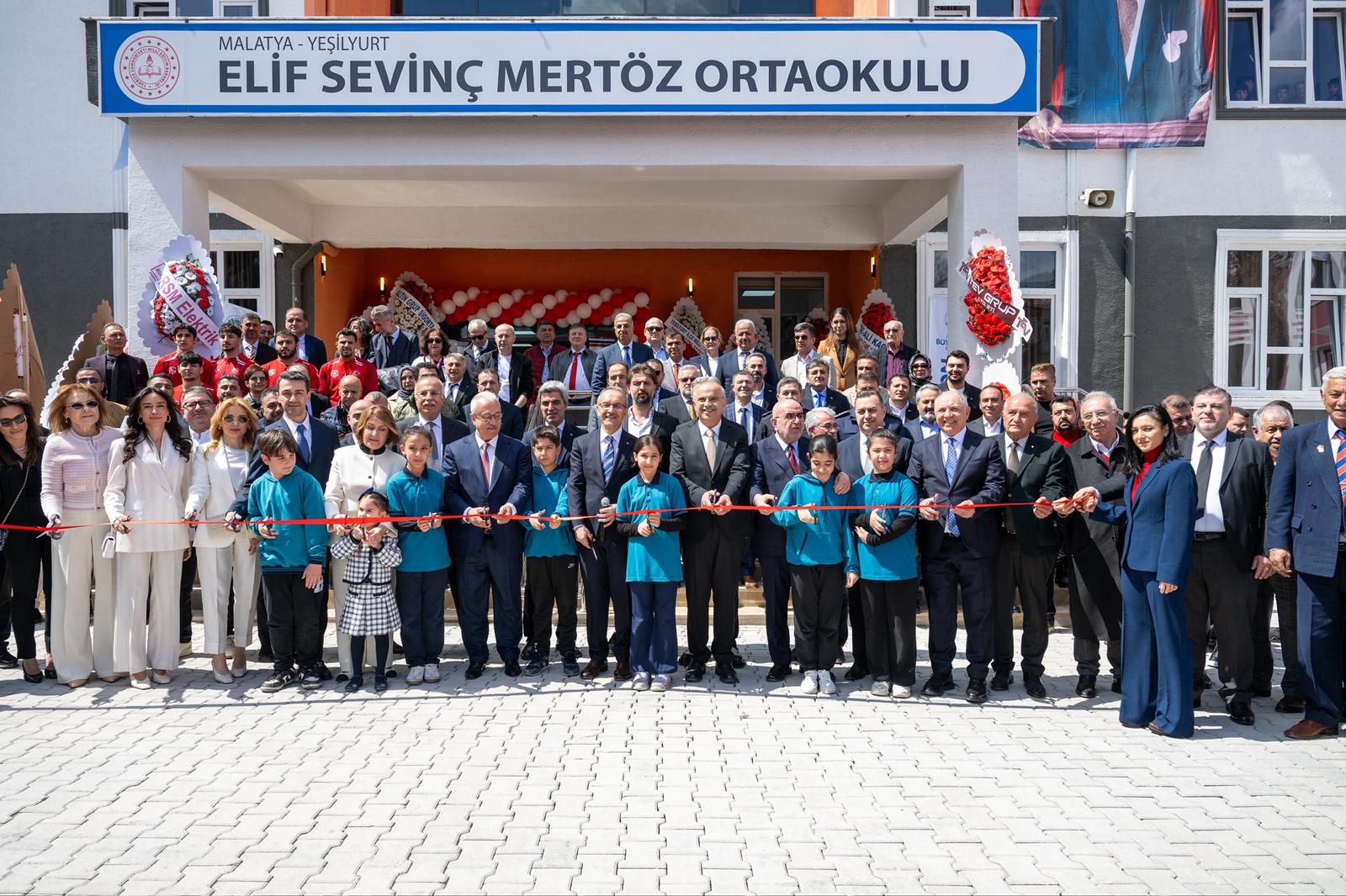 "ÇOK BÜYÜK VİZYON PROJELERİ HAYATA GEÇİRİYORUZ"