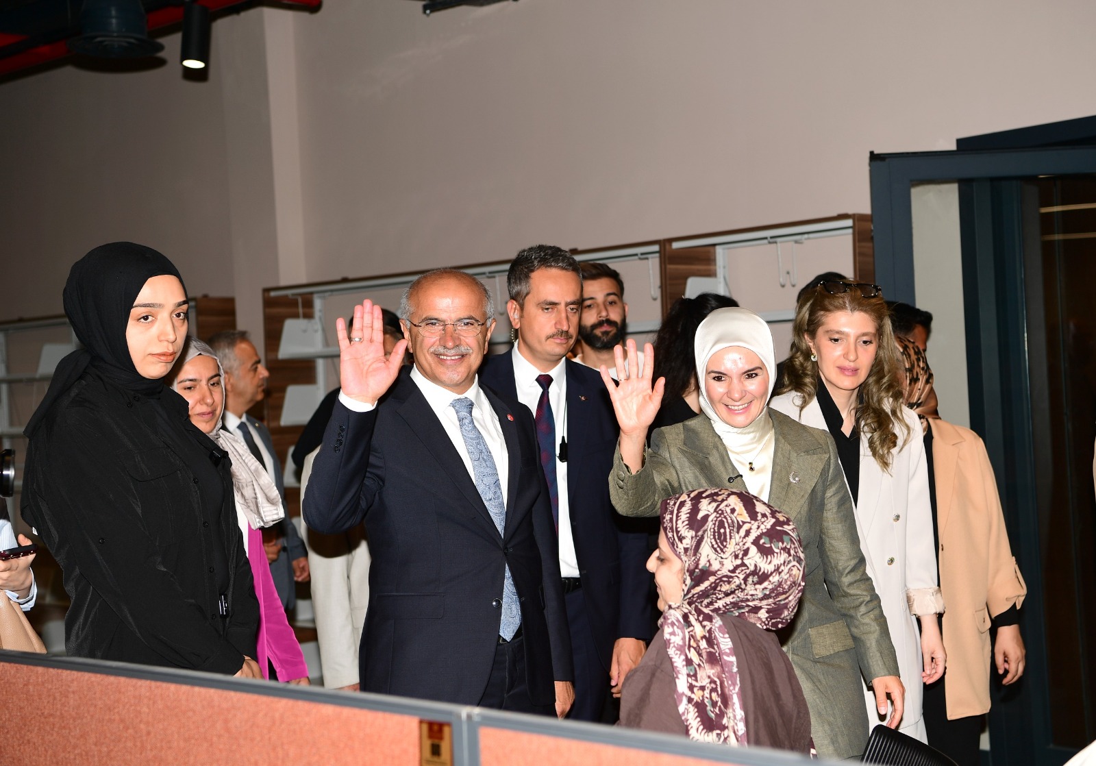 Şehir Kütüphanesine Övgüyle bahseden Bakan Göktaş: "ÇOK İYİ BİR KÜTÜPHANE OLMUŞ"