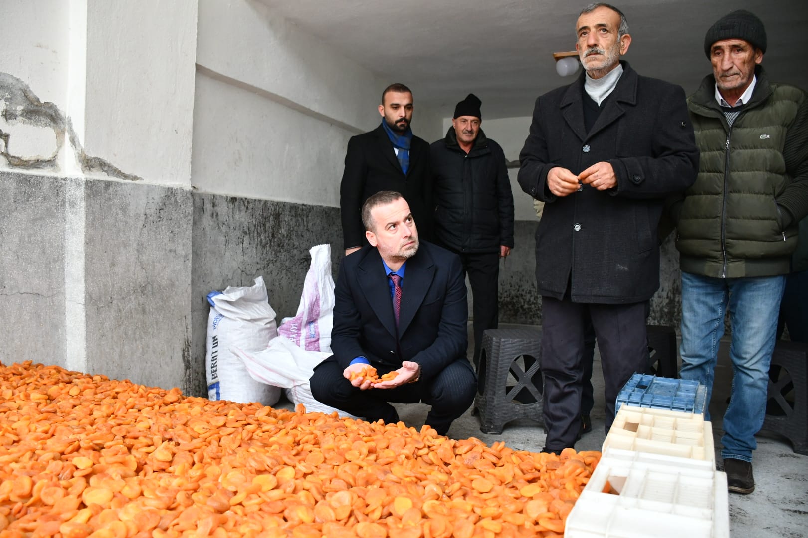 Şire Pazarında Belirsizlik Sürüyor:Salih Karademir Çözüm İçin Sahada