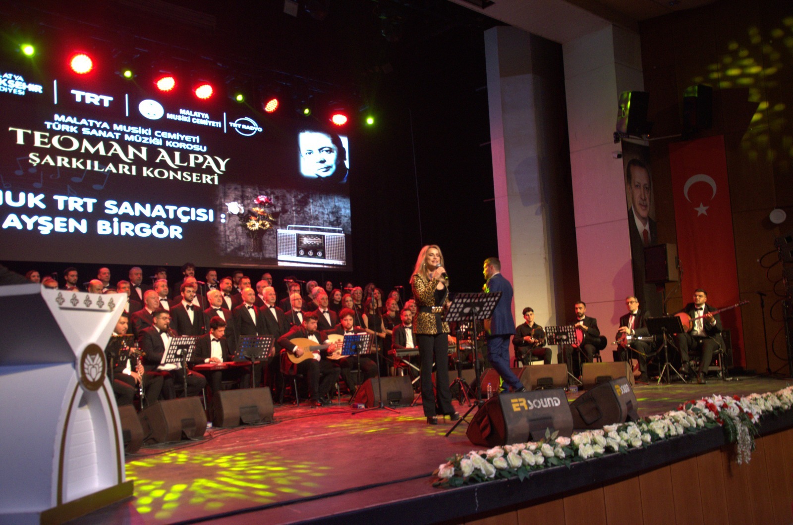 TEOMAN ALPAY ŞARKILARI MEST ETTİ