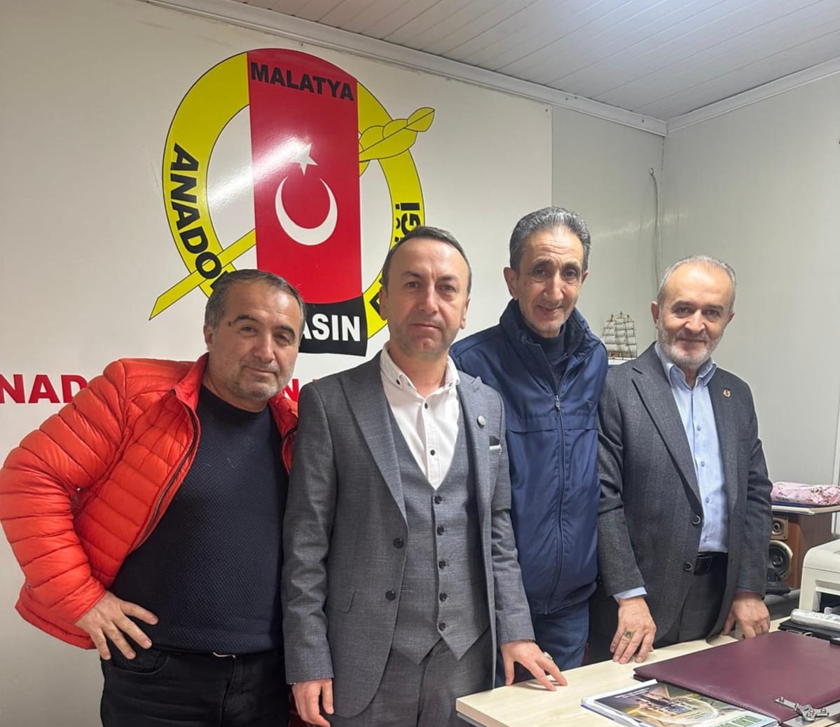 Türkiye’nin Sevilen İsmi Teyo Amca, Anadolu Basın Birliği Malatya Şubesini Ziyaret Etti