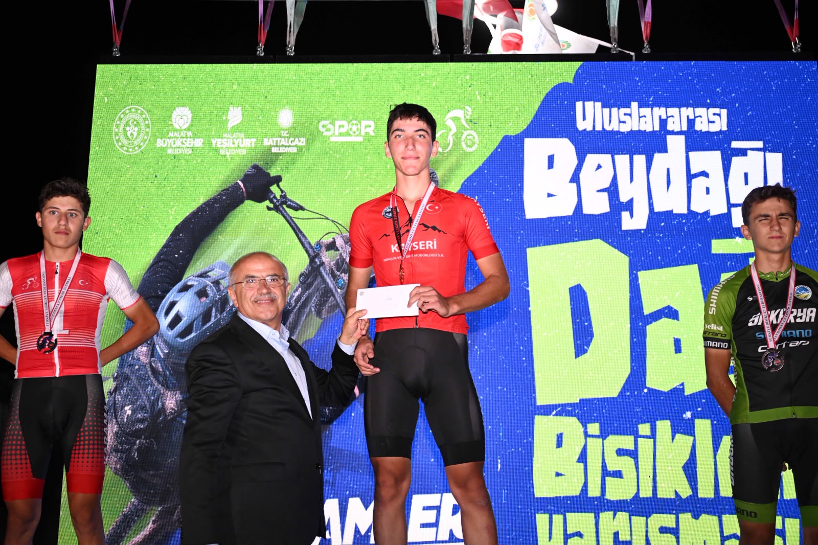 ULUSLARARASI BEYDAĞI DAĞ BİSİKLETİ YARIŞI ÖDÜL TÖRENİ İLE SON BULDU