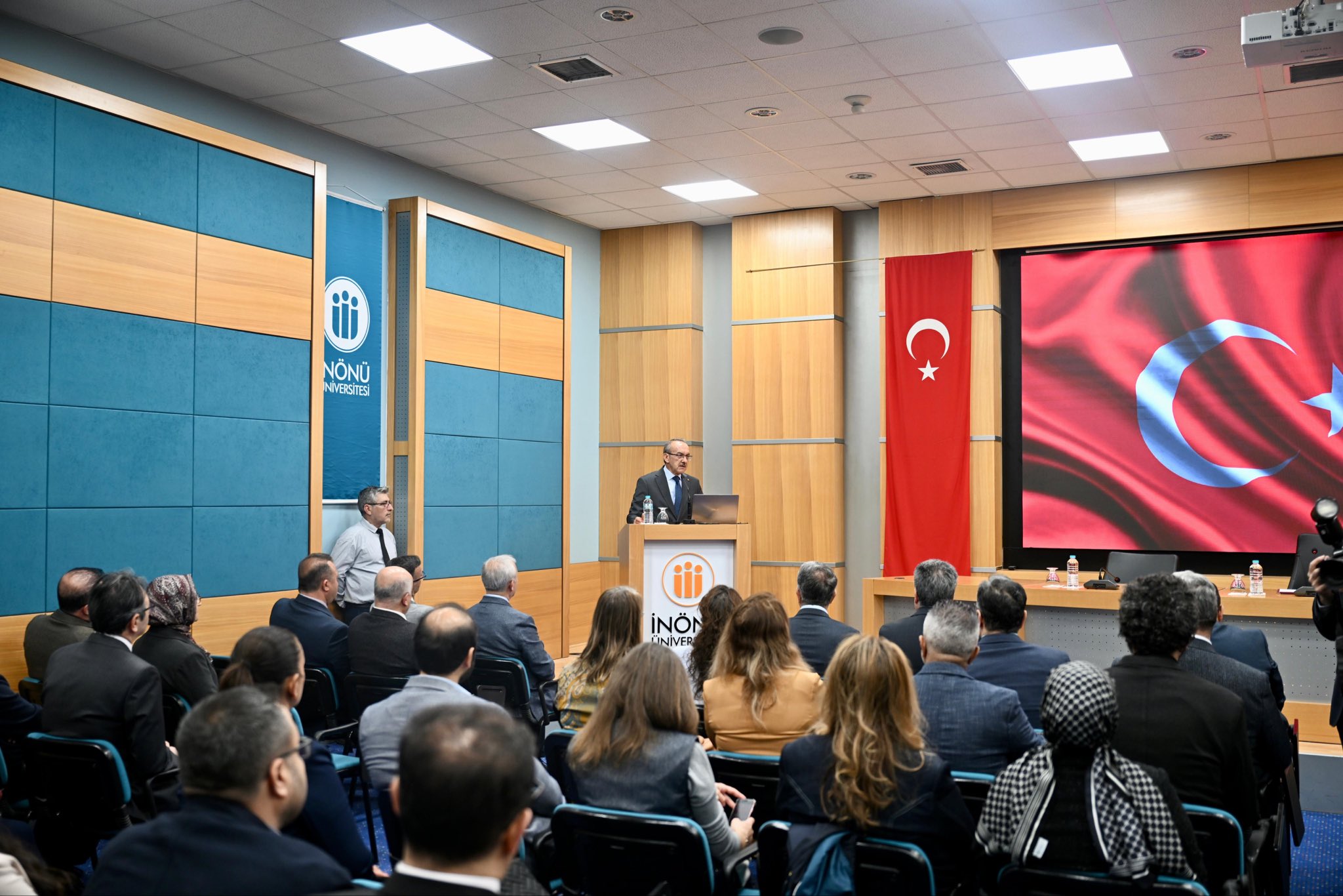 Üniversite Yöneticilerine Yönelik Eğitim Programı Gerçekleştirildi