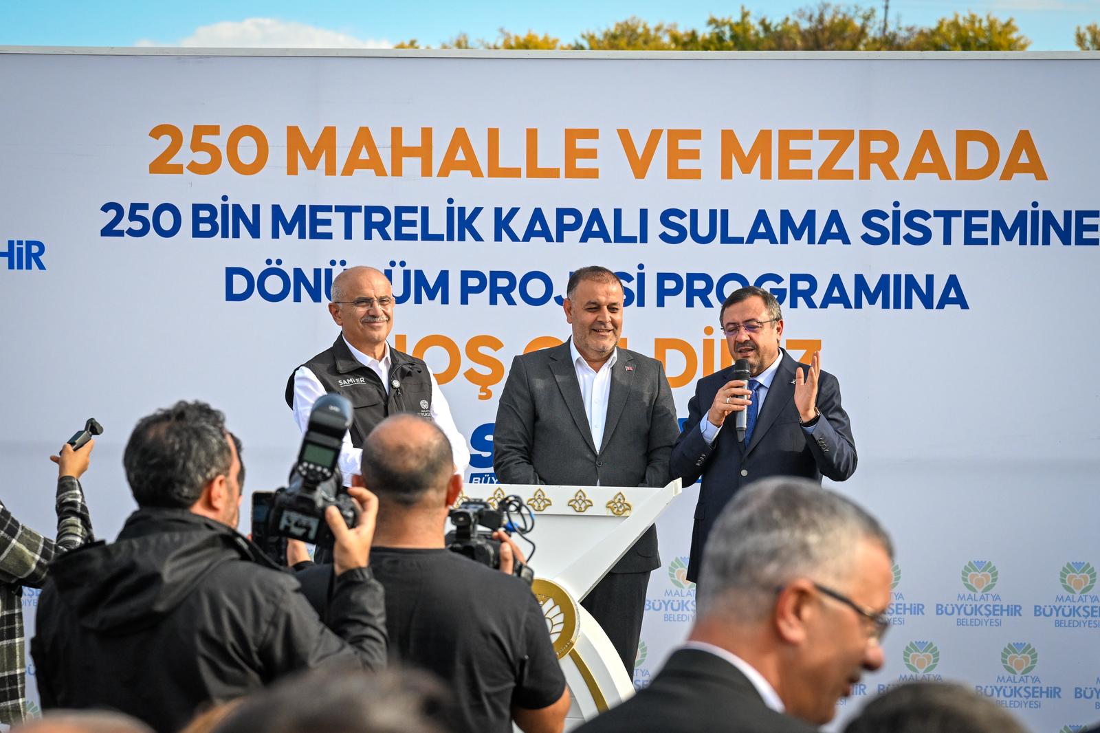 Üreticiler Büyükşehir’den aldıkları destekle kapalı sulama sistemine geçti