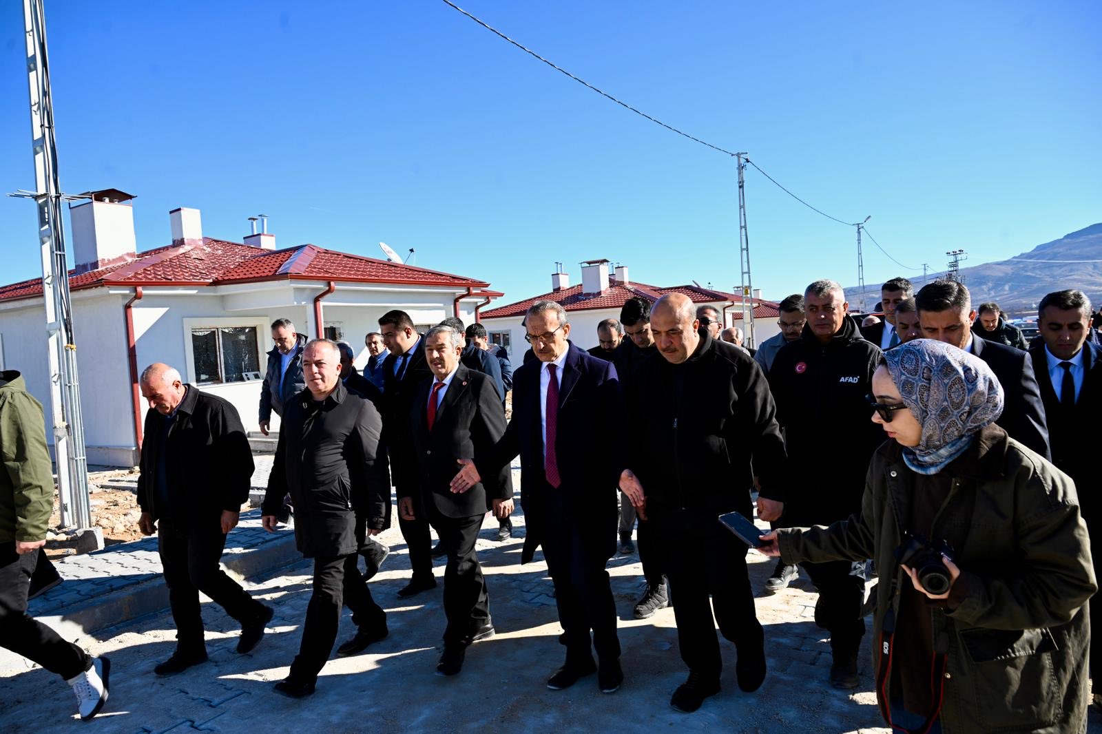 Vali Seddar Yavuz Darende'de Yeniden İnşayı Sahada Takip Ediyor