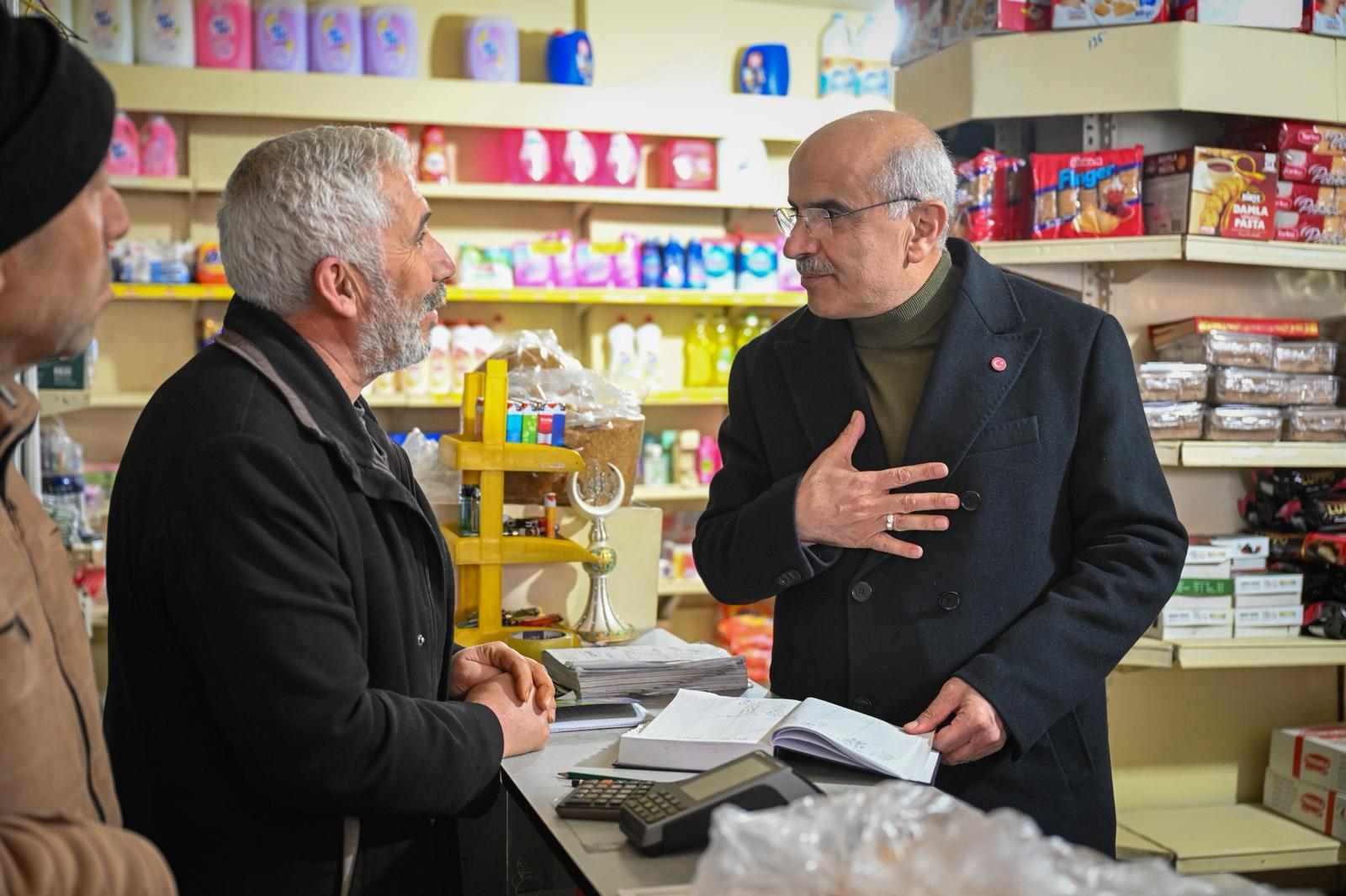 VATANDAŞLARIN MAHALLE BAKKALARINA VE FIRINLARINA OLAN BORÇLARINI KAPATTI