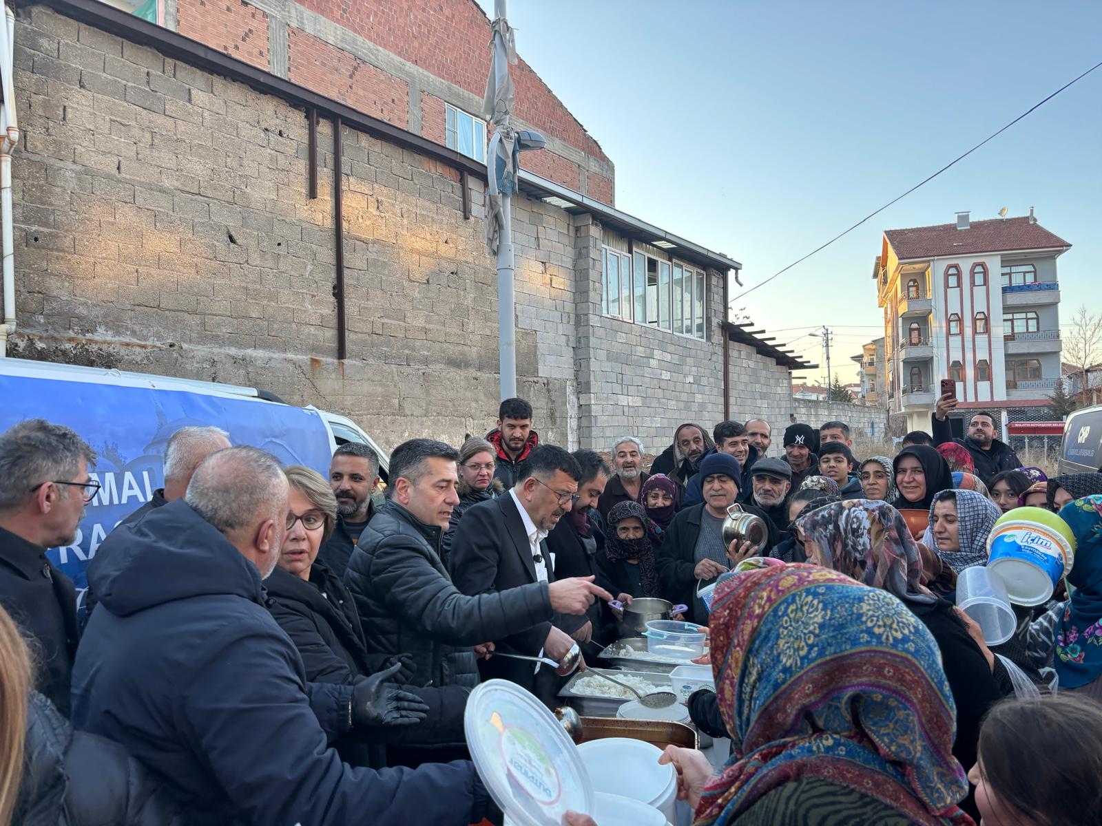 VELİ AĞBABA İFTAR PROGRAMLARINDA MALATYALILARLA BULUŞMAYA DEVAM EDİYOR