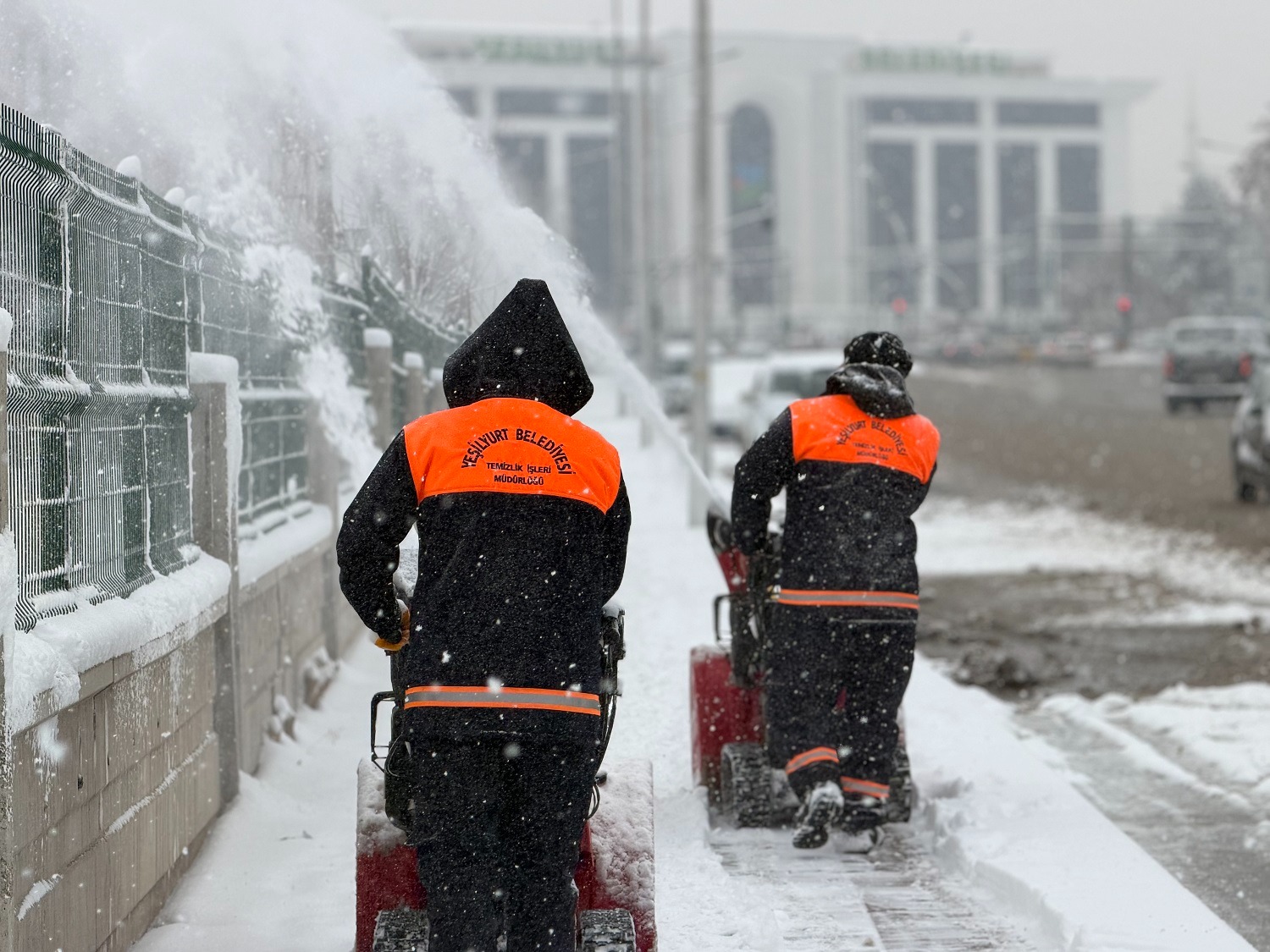 Yeşilyurt Belediyesi Karla Mücadelede 7/24 Sahada