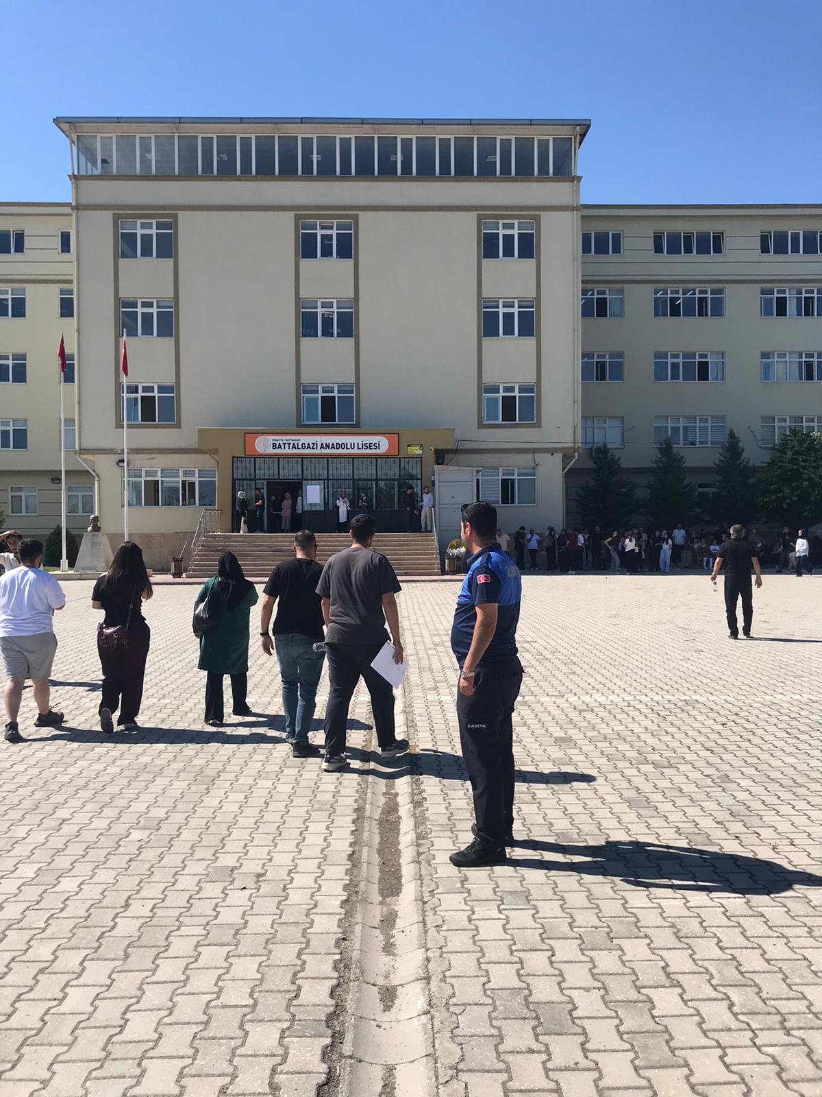 YKS Gününde Battalgazi Zabıtası Sahadaydı
