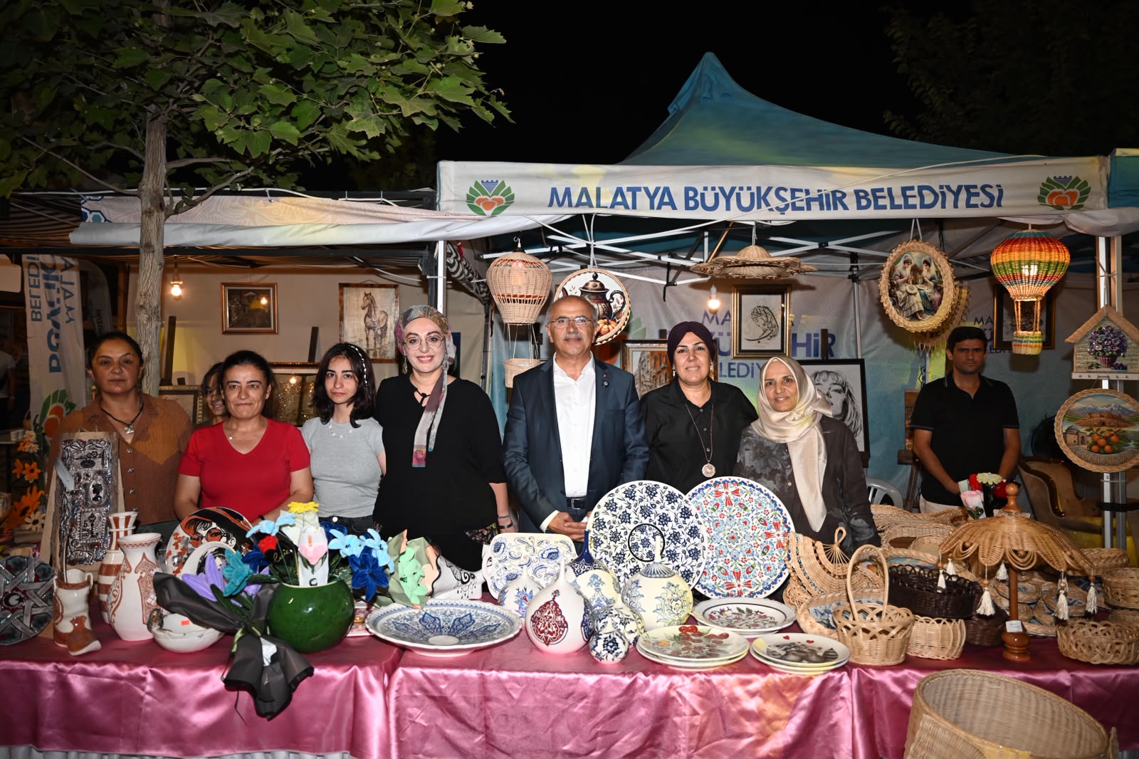 YÖRESEL LEZZETLER GASTRONOMİ SOKAĞINDA ZİYARETÇİLERLE BULUŞUYOR