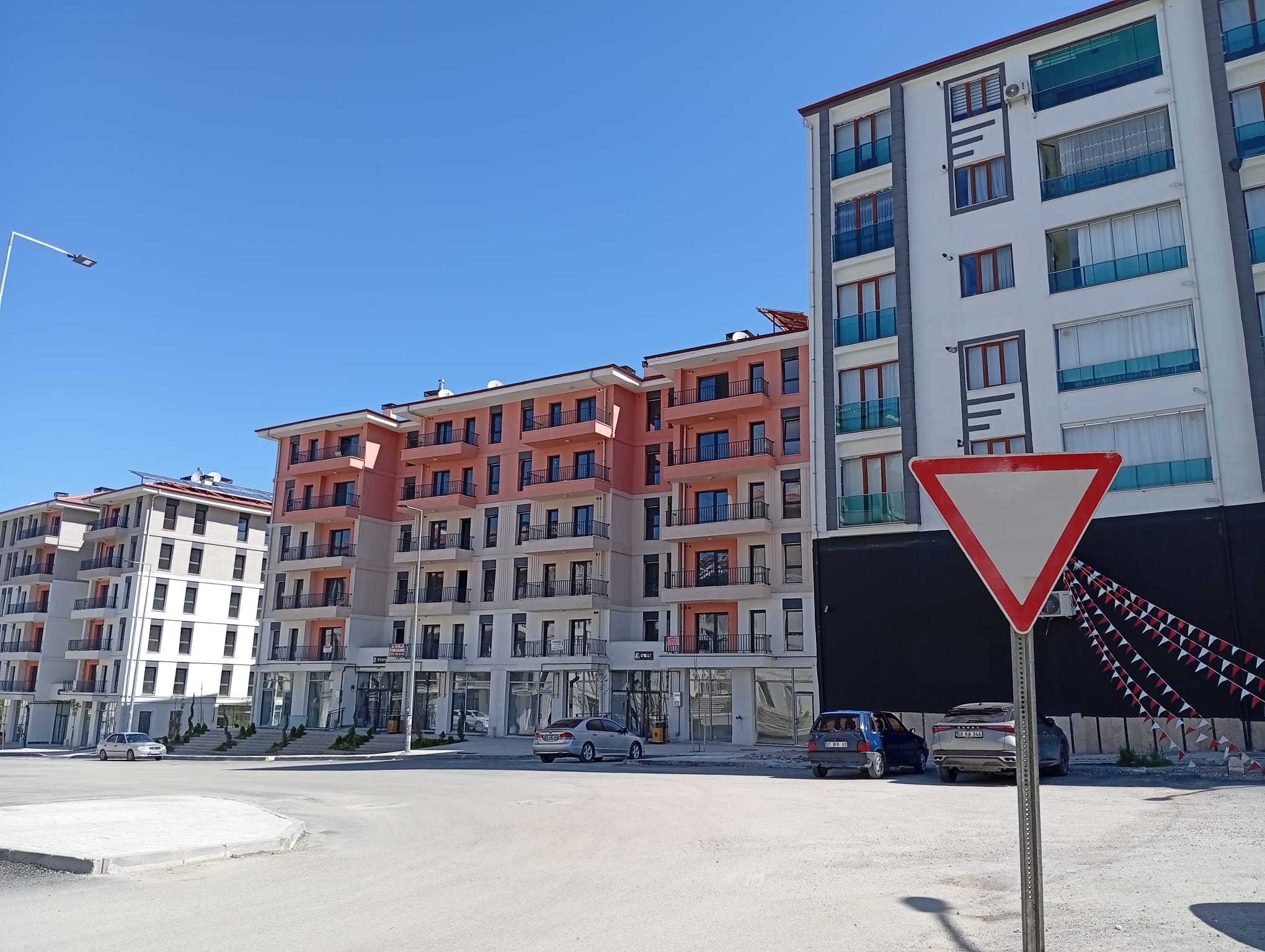 Zaviye Mahallesi'nde Toki Konutları Teslim Ediliyor, Ancak Daireler Boş Kalıyor