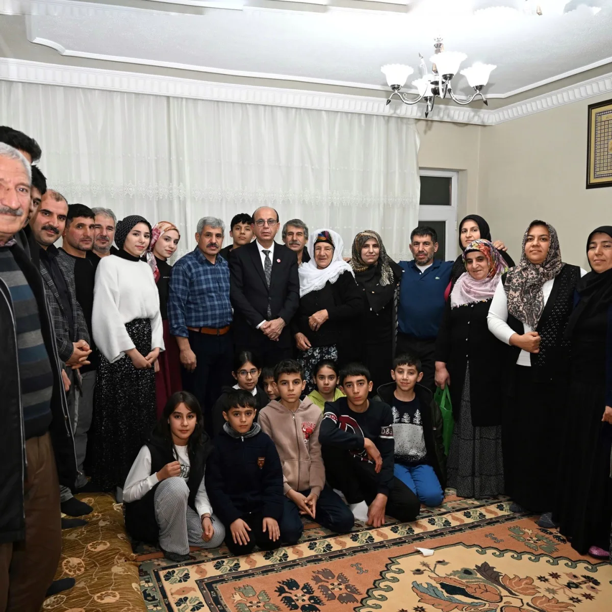 Başkan Geçit'ten Dört Kuşağın Bir Arada Yaşadığı Aileye Ziyaret