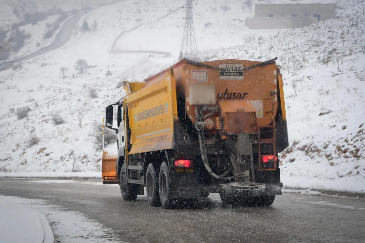 149 MAHALLEDE YOL AÇMA ÇALIŞMALARI DEVAM EDİYOR