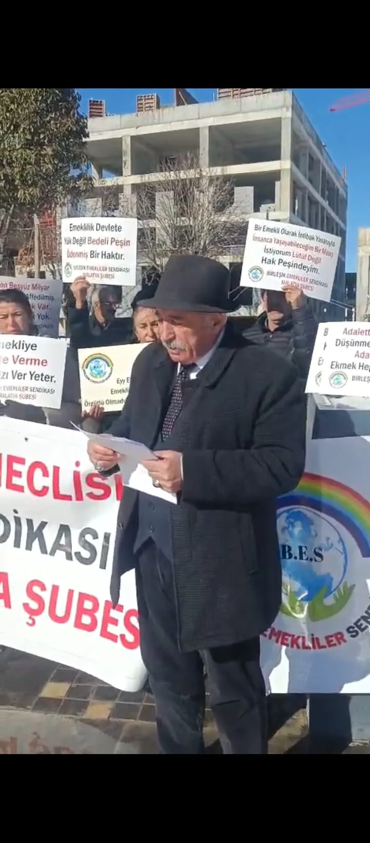 Emeklilerden Tepki:"İnsanca Yaşam İçin Maaşlar Artırılmalı"