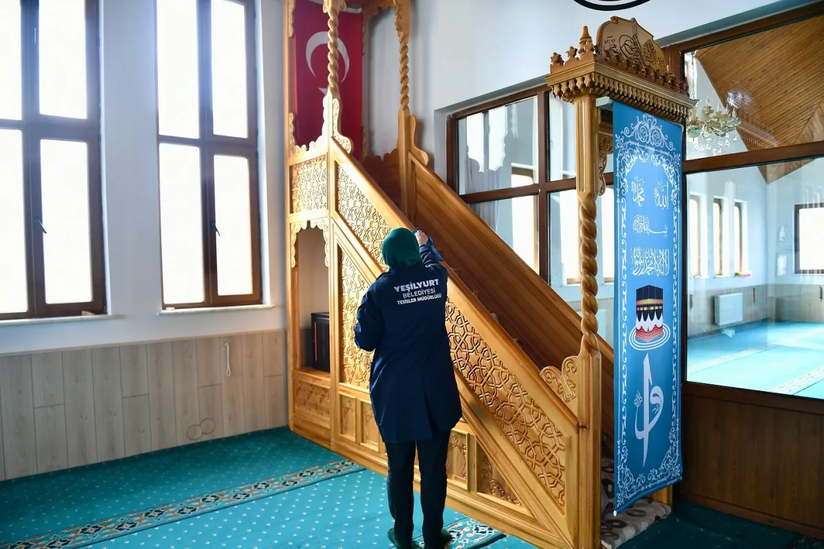 Yeşilyurt Belediyesi'nden Ramazan'da Dört Koldan Temizlik Seferberliği