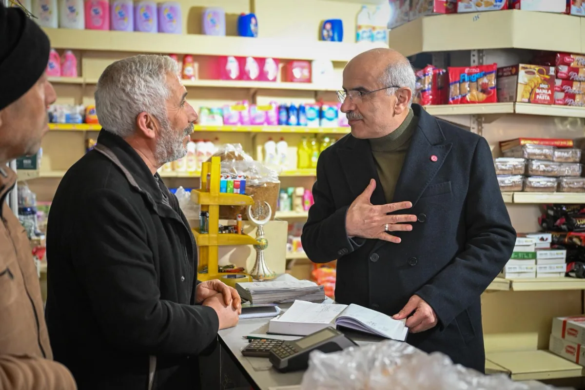 VATANDAŞLARIN MAHALLE BAKKALARINA VE FIRINLARINA OLAN BORÇLARINI KAPATTI
