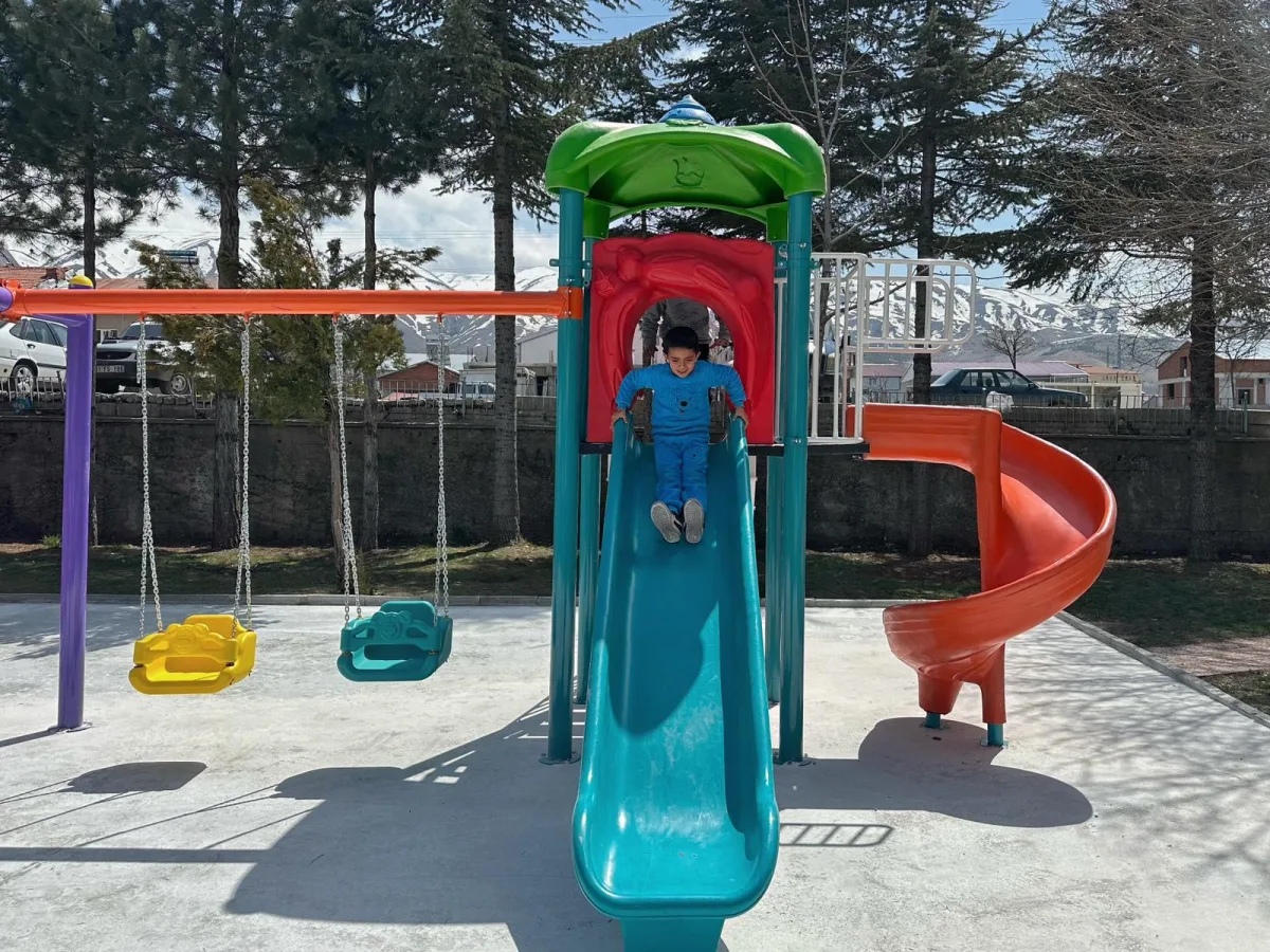 Doğanşehir’de Çocukların Yüzü Gülüyor: Başkan Bayram’dan Mahallelere Park Müjdesi